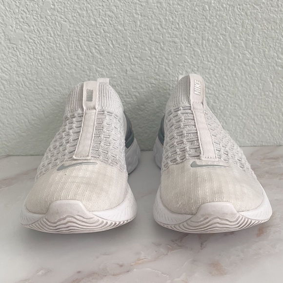 NIKE || React Phantom Sneakers - Picture 2 of 13